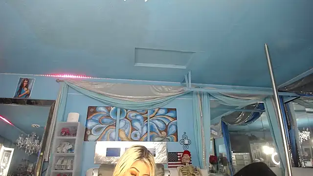 Snapshot of ADRIANNA_FOX chatting on 04/22/26, 05:21 ADRIANNA FOX online show from 04/22/26, 05:21