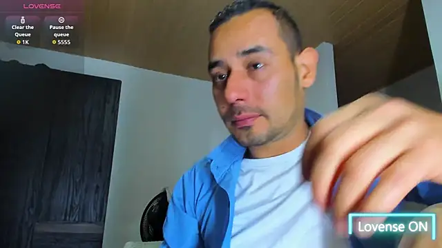 jhonyalzate2 online show from 10/30/25, 02:57