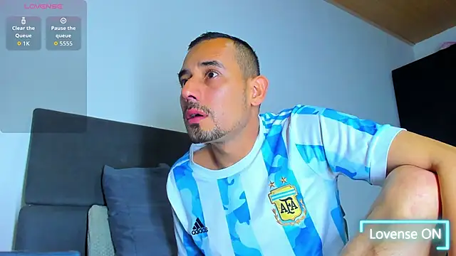 jhonyalzate2 online show from 11/16/25, 12:05