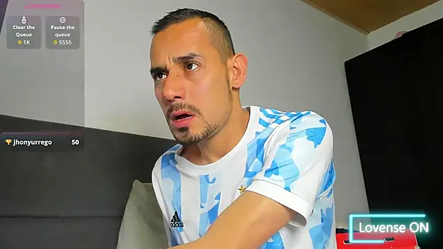 Snapshot of jhonyalzate2 chatting on 02/18/26, 01:56 jhonyalzate2 online show from 02/18/26, 01:56