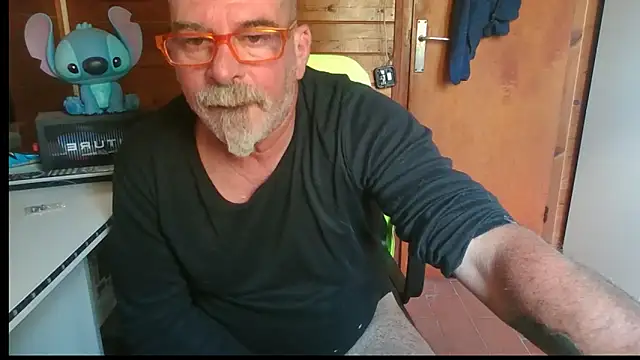 Snapshot of 0oscar_xxx chatting on 10/26/25, 01:28 0oscar xxx online show from 10/26/25, 01:28