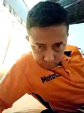 Snapshot of Lachuchaenlacara1988 chatting on 02/08/25, 04:04 Lachuchaenlacara1988 online show from 02/08/25, 04:04