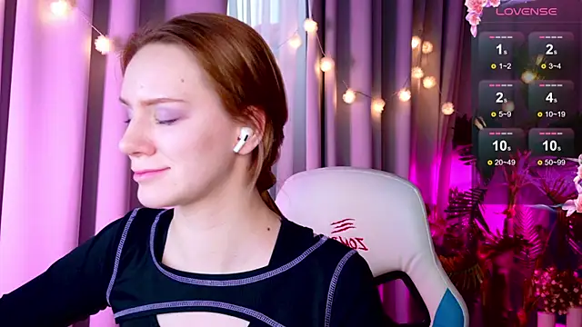 Snapshot of Ramona___ chatting on 01/06/25, 09:30 Ramona online show from 01/06/25, 09:30