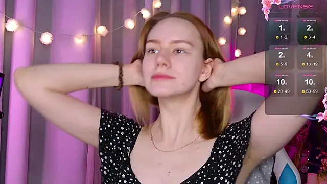 Snapshot of Ramona___ chatting on 01/28/25, 05:54 Ramona online show from 01/28/25, 05:54