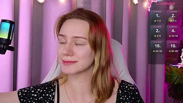 Snapshot of Ramona___ chatting on 01/28/25, 12:43 Ramona online show from 01/28/25, 12:43