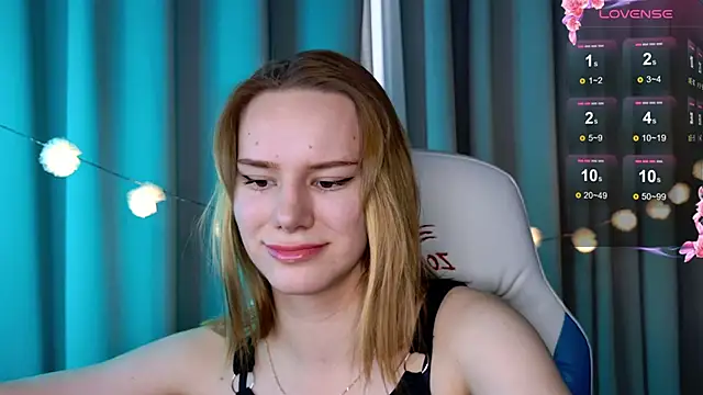 Snapshot of Ramona___ chatting on 03/04/25, 09:40 Ramona online show from 03/04/25, 09:40