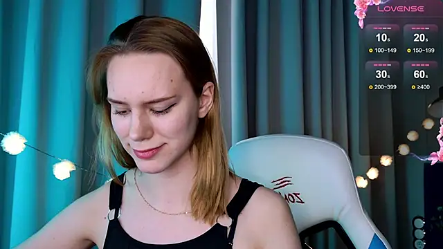 Snapshot of Ramona___ chatting on 03/04/25, 12:44 Ramona online show from 03/04/25, 12:44