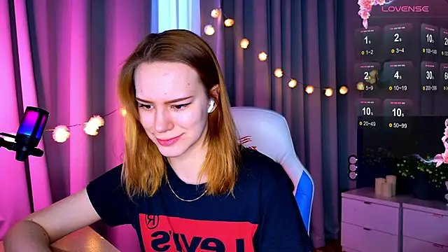 Snapshot of Ramona___ chatting on 03/15/25, 06:14 Ramona online show from 03/15/25, 06:14