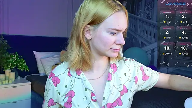 Snapshot of Ramona___ chatting on 11/30/25, 06:17 Ramona online show from 11/30/25, 06:17