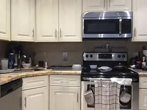 Snapshot of BigGuyMuscle chatting on 02/21/25, 03:32 BigGuyMuscle online show from 02/21/25, 03:32