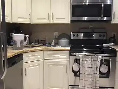 Snapshot of BigGuyMuscle chatting on 02/21/25, 10:15 BigGuyMuscle online show from 02/21/25, 10:15