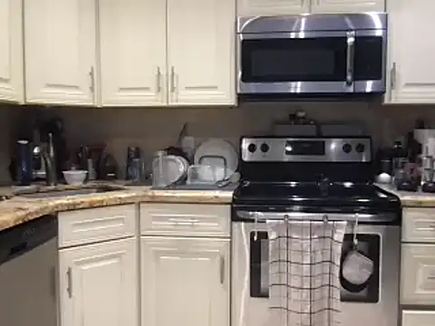 Snapshot of BigGuyMuscle chatting on 02/22/25, 05:46 BigGuyMuscle online show from 02/22/25, 05:46