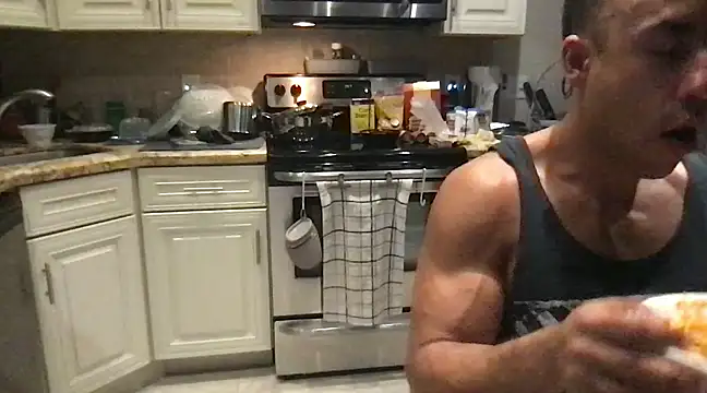 Snapshot of BigGuyMuscle chatting on 02/26/25, 12:49 BigGuyMuscle online show from 02/26/25, 12:49