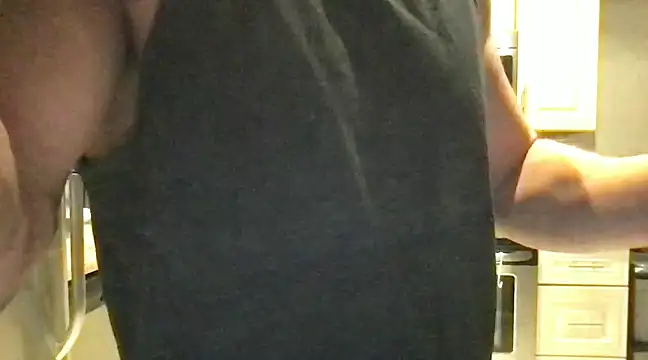 Snapshot of BigGuyMuscle chatting on 02/27/25, 09:47 BigGuyMuscle online show from 02/27/25, 09:47