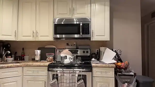 Snapshot of BigGuyMuscle chatting on 03/05/25, 02:57 BigGuyMuscle online show from 03/05/25, 02:57