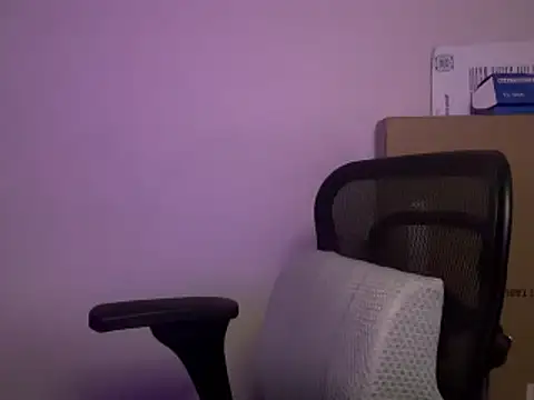 Snapshot of BigGuyMuscle chatting on 03/06/25, 08:08 BigGuyMuscle online show from 03/06/25, 08:08