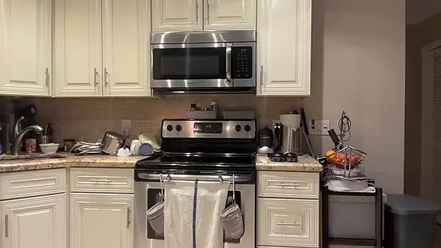 Snapshot of BigGuyMuscle chatting on 03/08/25, 11:18 BigGuyMuscle online show from 03/08/25, 11:18