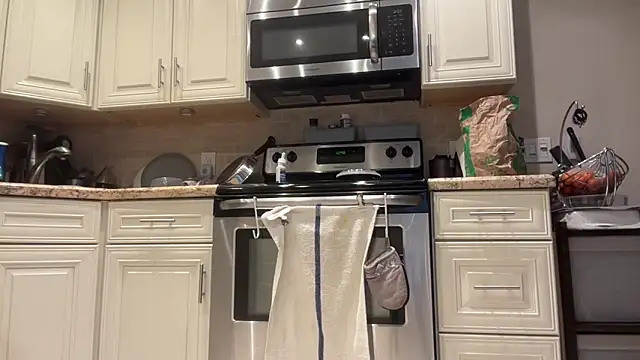 Snapshot of BigGuyMuscle chatting on 03/09/25, 05:49 BigGuyMuscle online show from 03/09/25, 05:49