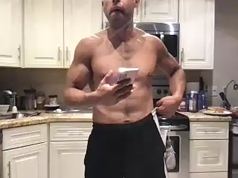 Snapshot of BigGuyMuscle chatting on 03/11/25, 02:54 BigGuyMuscle online show from 03/11/25, 02:54