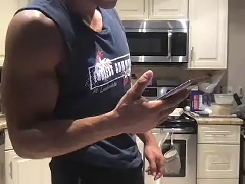 Snapshot of BigGuyMuscle chatting on 03/13/25, 10:21 BigGuyMuscle online show from 03/13/25, 10:21