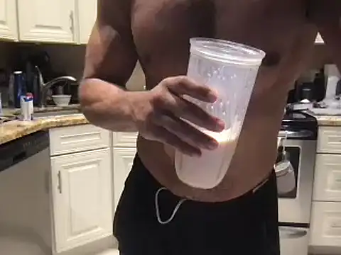 Snapshot of BigGuyMuscle chatting on 03/14/25, 02:20 BigGuyMuscle online show from 03/14/25, 02:20