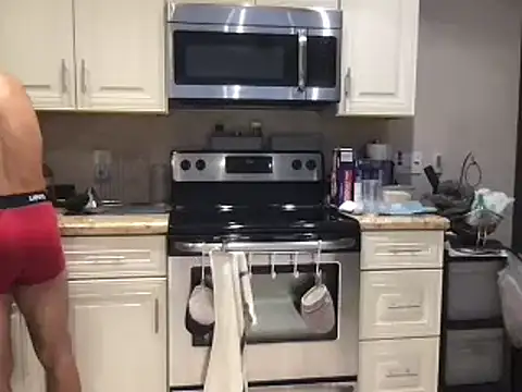 Snapshot of BigGuyMuscle chatting on 03/15/25, 02:45 BigGuyMuscle online show from 03/15/25, 02:45