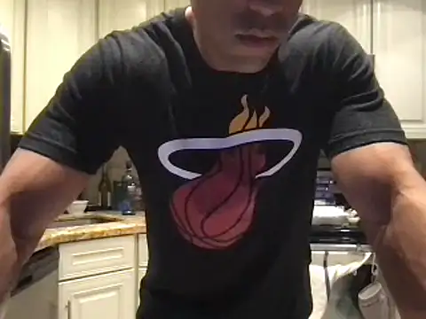 Snapshot of BigGuyMuscle chatting on 03/16/25, 01:59 BigGuyMuscle online show from 03/16/25, 01:59