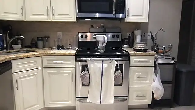 Snapshot of BigGuyMuscle chatting on 03/17/25, 05:16 BigGuyMuscle online show from 03/17/25, 05:16