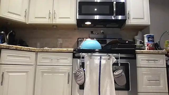 Snapshot of BigGuyMuscle chatting on 03/18/25, 05:10 BigGuyMuscle online show from 03/18/25, 05:10