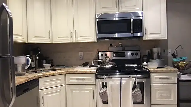 Snapshot of BigGuyMuscle chatting on 03/19/25, 04:02 BigGuyMuscle online show from 03/19/25, 04:02