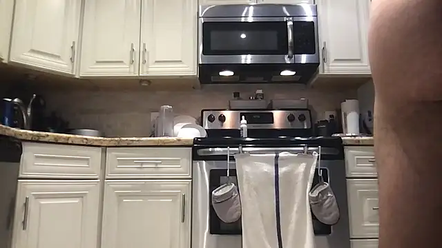 Snapshot of BigGuyMuscle chatting on 03/20/25, 03:47 BigGuyMuscle online show from 03/20/25, 03:47