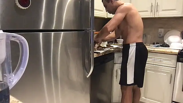 Snapshot of BigGuyMuscle chatting on 03/20/25, 09:35 BigGuyMuscle online show from 03/20/25, 09:35