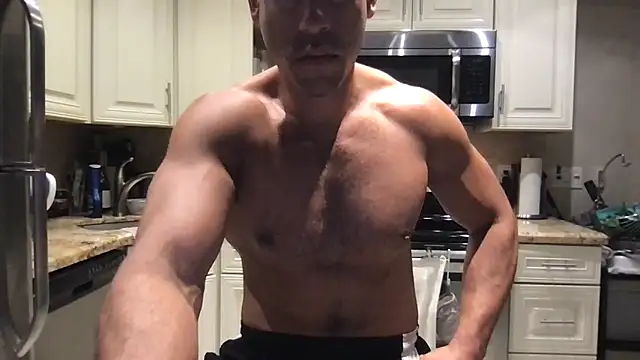 Snapshot of BigGuyMuscle chatting on 03/21/25, 05:21 BigGuyMuscle online show from 03/21/25, 05:21