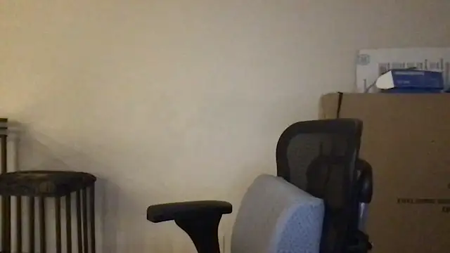 Snapshot of BigGuyMuscle chatting on 03/22/25, 04:35 BigGuyMuscle online show from 03/22/25, 04:35