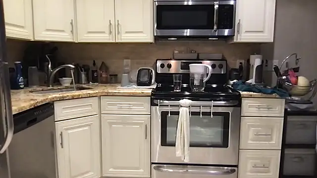 Snapshot of BigGuyMuscle chatting on 09/14/25, 08:19 BigGuyMuscle online show from 09/14/25, 08:19