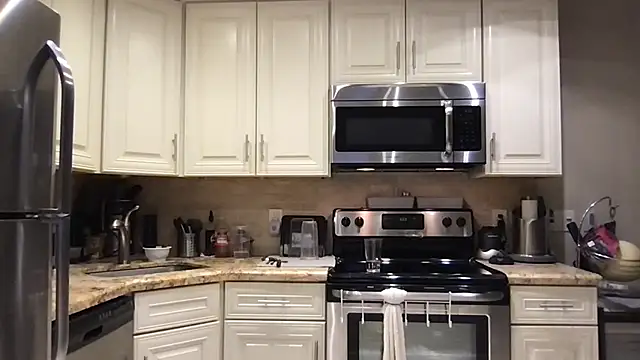 Snapshot of BigGuyMuscle chatting on 09/15/25, 11:05 BigGuyMuscle online show from 09/15/25, 11:05