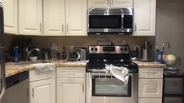 Snapshot of BigGuyMuscle chatting on 09/17/25, 10:22 BigGuyMuscle online show from 09/17/25, 10:22