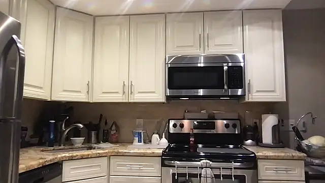 Snapshot of BigGuyMuscle chatting on 09/21/25, 12:40 BigGuyMuscle online show from 09/21/25, 12:40