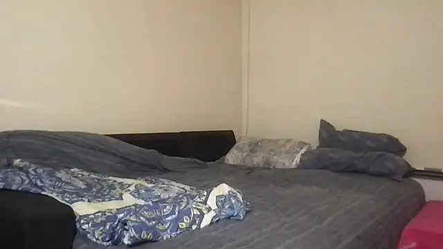 Snapshot of BigGuyMuscle chatting on 10/21/25, 06:03 BigGuyMuscle online show from 10/21/25, 06:03