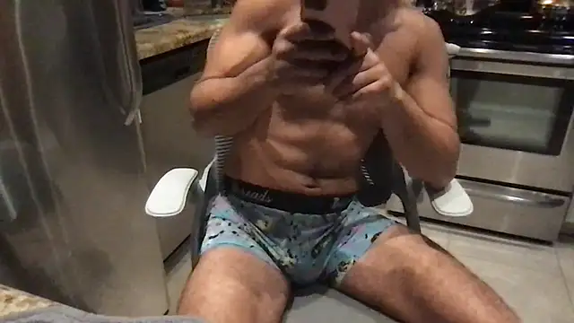 Snapshot of BigGuyMuscle chatting on 11/05/25, 07:30 BigGuyMuscle online show from 11/05/25, 07:30