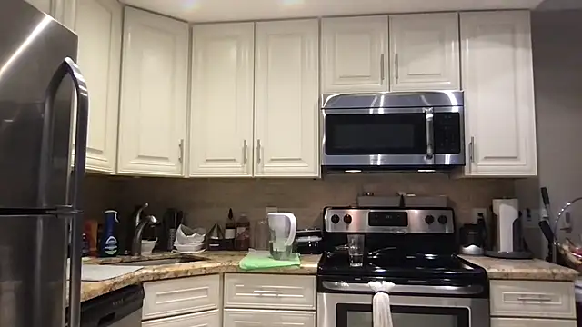 Snapshot of BigGuyMuscle chatting on 11/14/25, 05:33 BigGuyMuscle online show from 11/14/25, 05:33