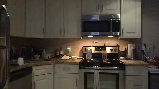 Snapshot of BigGuyMuscle chatting on 11/15/25, 08:00 BigGuyMuscle online show from 11/15/25, 08:00