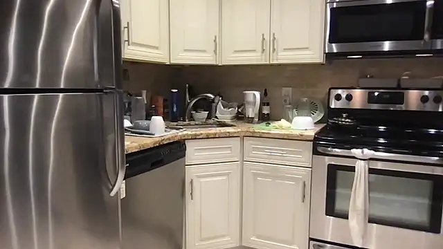 Snapshot of BigGuyMuscle chatting on 11/16/25, 09:48 BigGuyMuscle online show from 11/16/25, 09:48