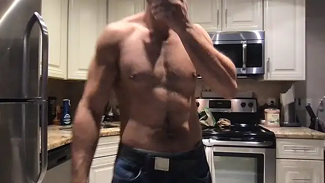 Snapshot of BigGuyMuscle chatting on 11/18/25, 04:55 BigGuyMuscle online show from 11/18/25, 04:55