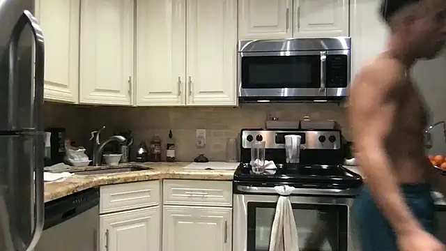 Snapshot of BigGuyMuscle chatting on 11/20/25, 09:14 BigGuyMuscle online show from 11/20/25, 09:14