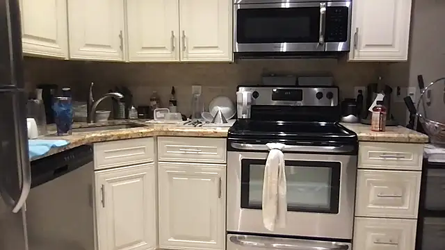 Snapshot of BigGuyMuscle chatting on 11/25/25, 09:59 BigGuyMuscle online show from 11/25/25, 09:59