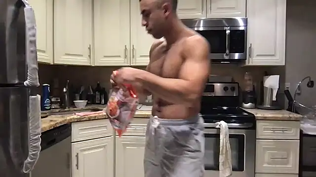 Snapshot of BigGuyMuscle chatting on 07/02/26, 02:00 BigGuyMuscle online show from 07/02/26, 02:00