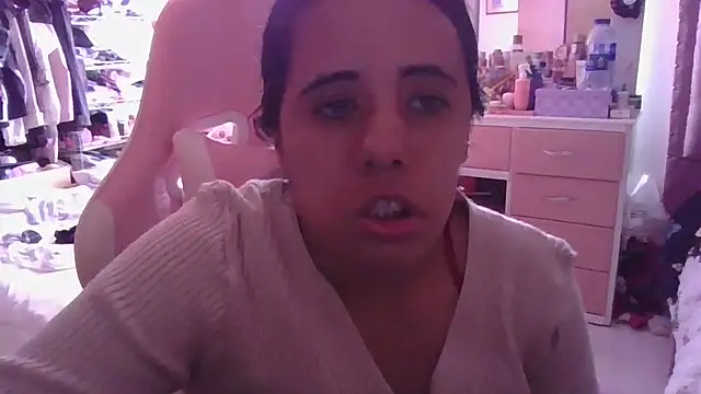 Snapshot of annarose19 chatting on 10/10/25, 07:46 annarose19 online show from 10/10/25, 07:46