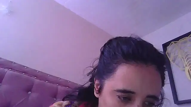 Snapshot of annarose19 chatting on 10/30/25, 06:19 annarose19 online show from 10/30/25, 06:19