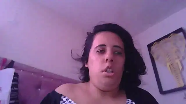 Snapshot of annarose19 chatting on 11/25/25, 07:36 annarose19 online show from 11/25/25, 07:36